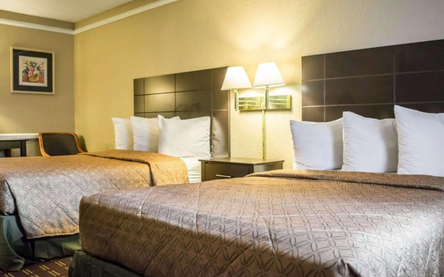 Rodeway Inn Near Ybor City - Casino