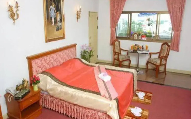 13 Coins Bang Yai Hotel
