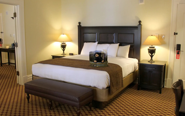 Lake Yellowstone Hotel & Cabins - Inside the Park