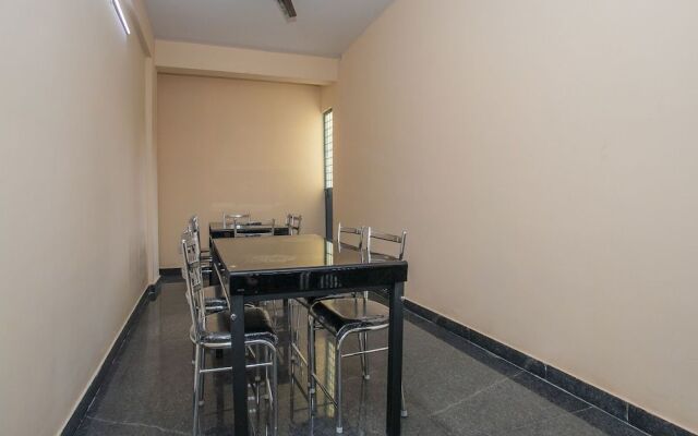 Oyo 18265 Golden Keys