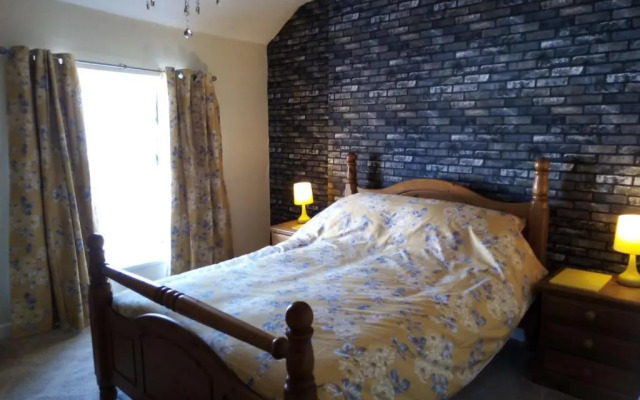 Eden Rose Cottage in Morecambe hot tub