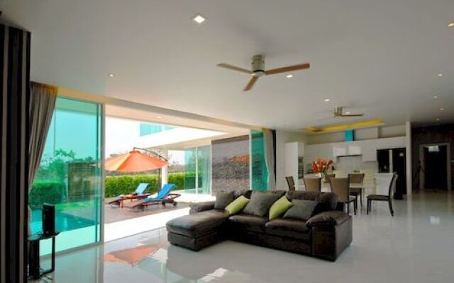 Aria Lake and Golf Villa