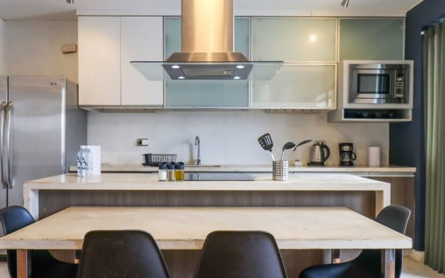 w Picturesque 2BR at Malecon