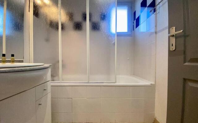 Le 24 février - Lumineux avec balcon et parking gratuit