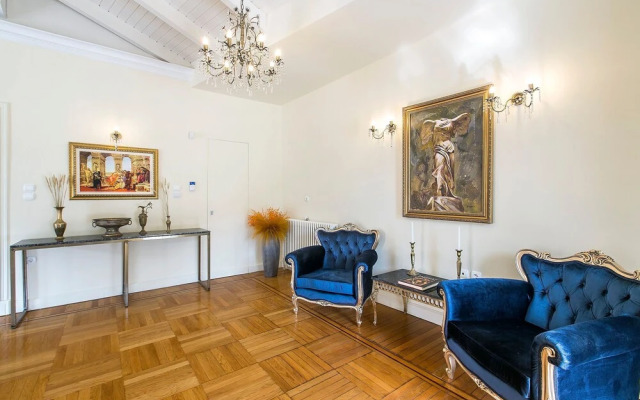 Aerides 3 Luxury Suites