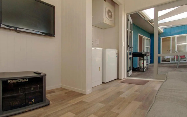 Sands Beach House - Matarangi Holiday Home