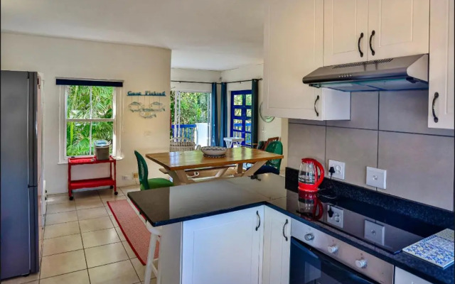 32 Akrotiri - Families only