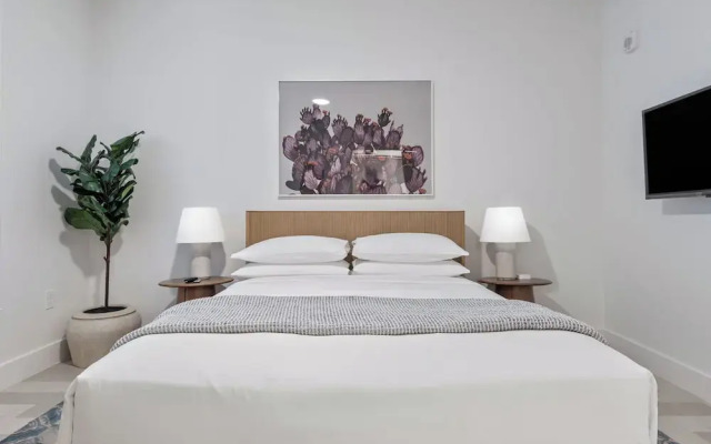 The Continental, powered by Placemakr - Downtown - Market Square