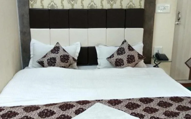 Hotel Ishwar Palace