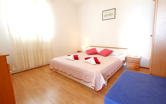 Apartment Nika - nice garden: A3 Nin, Zadar riviera