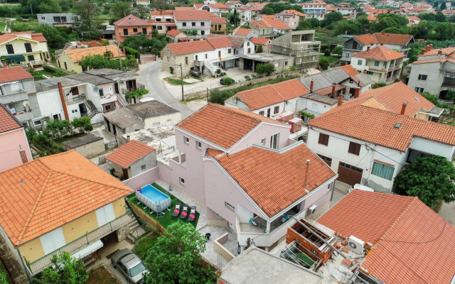 Modern holiday apartment "Libra" with swimming pool