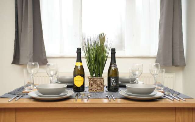 Balcony-freeparking-centrallocation-familyfriendly