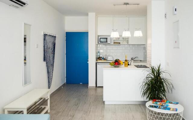 Luxury Penthouse 1BR-Seafront-Seasonal Pool-Central