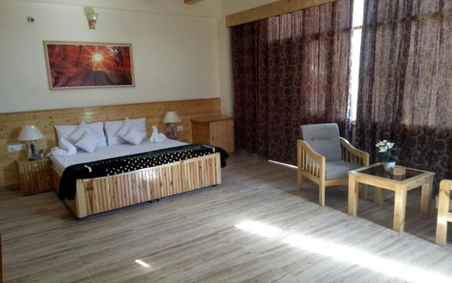 OYO 9995 Manali Plaza