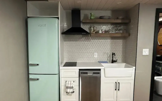 Beamsville Rustic Modern Suites