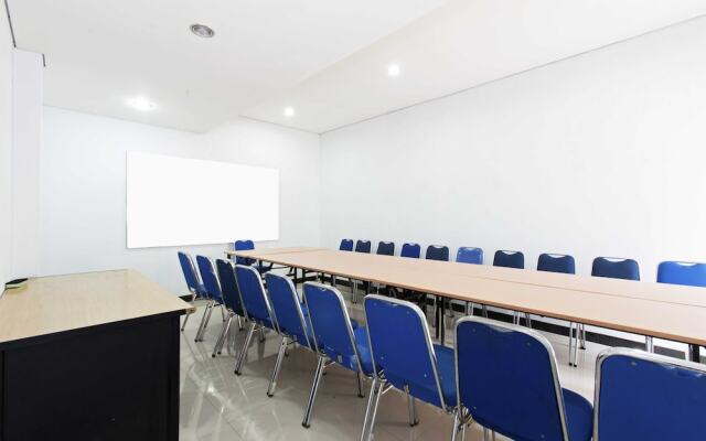 RedDoorz Plus @ Jalan Pemuda