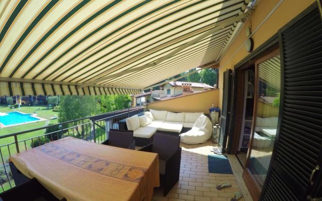 2 bedrooms appartement with shared pool furnished terrace and wifi at Padenghe Sul Garda
