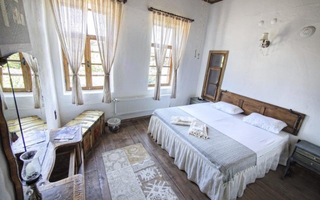 Birgi Hotel Saliha Hanim Tas Konak