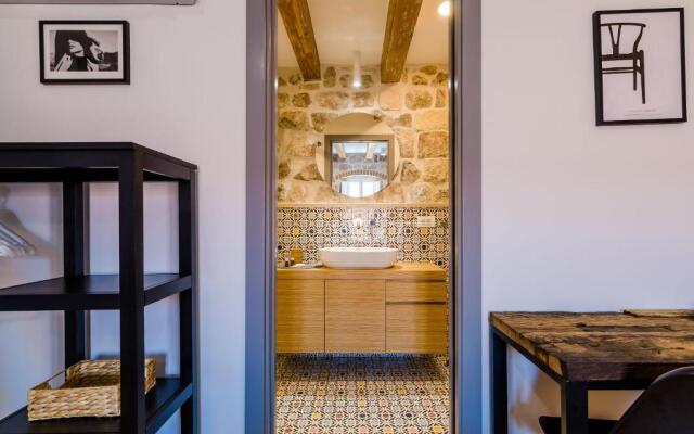 Villa Monte Santo by DuHomes