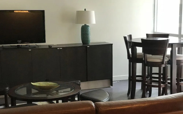 CN Tower View Design apart 3BD-2BA DT