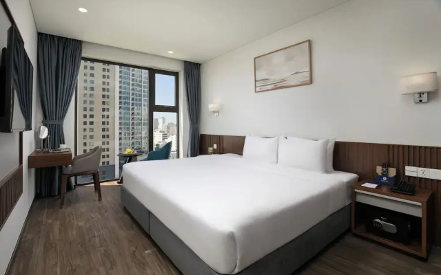 Mangata Beachfront Hotel