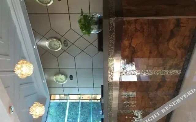 Tairuiyang Business Hostel