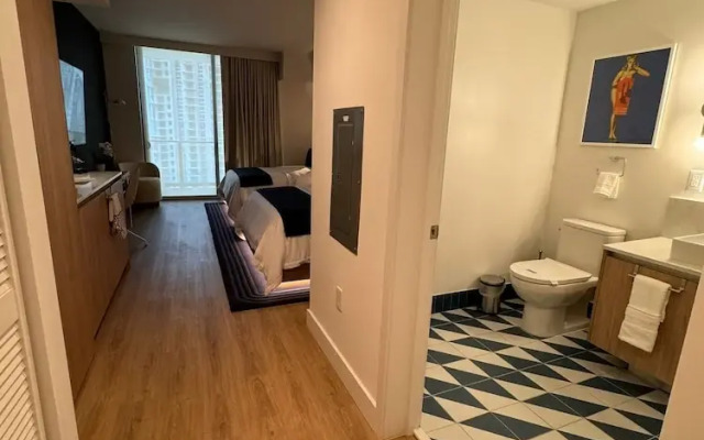 Lux Studio W City Views and Pool