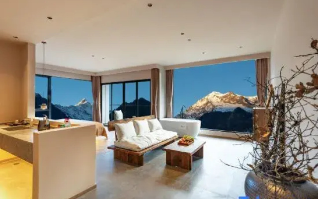 Yujian Mountain Snow Mountain Homestay