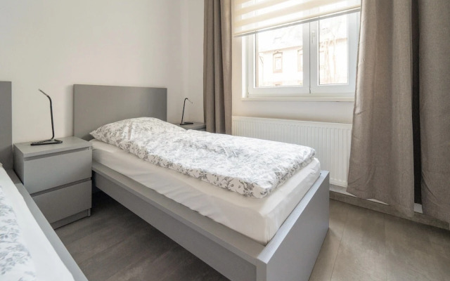 Retreat With Forest Views