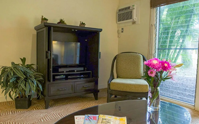 Poolside Aina Nalu Condo D109 - 2 Br Condo