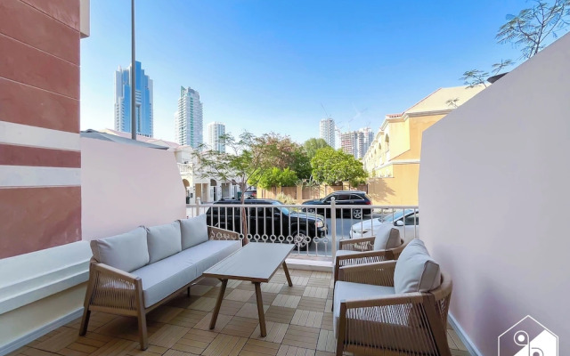 Stylish Ground-floor Studio JVC