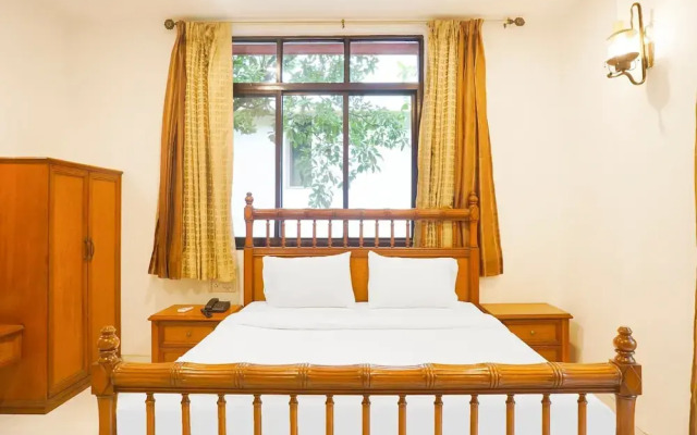 Premium Stays Near Fergusson College