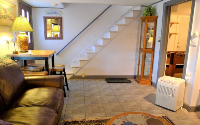 563 Pleasant Lake - 4 Bedroom House