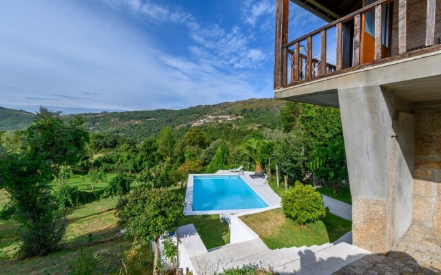 T4 House With Outdoor Pool and Wonderful Views