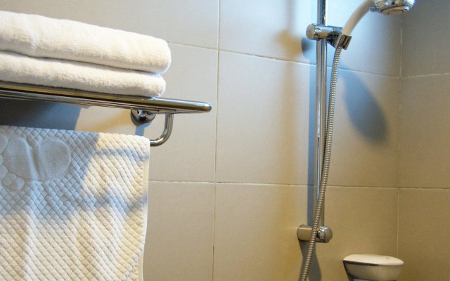 Lion Peak Hotel Bugis (SG Clean, Staycation Approved)