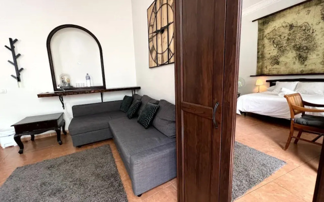 Santa Ana Suite & Rooms