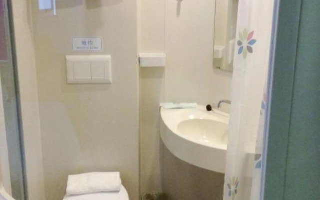 100 Inn (Shanghai Pudong Lingang University Town store)