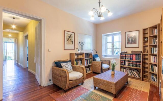 Antigua casa de escritor junto a la playa