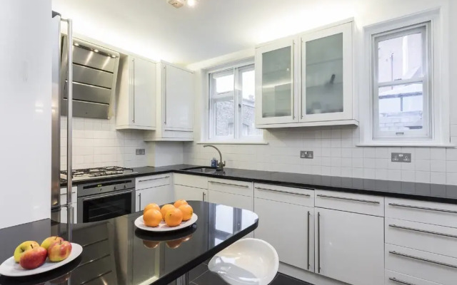 Trafalgar Square Apartments