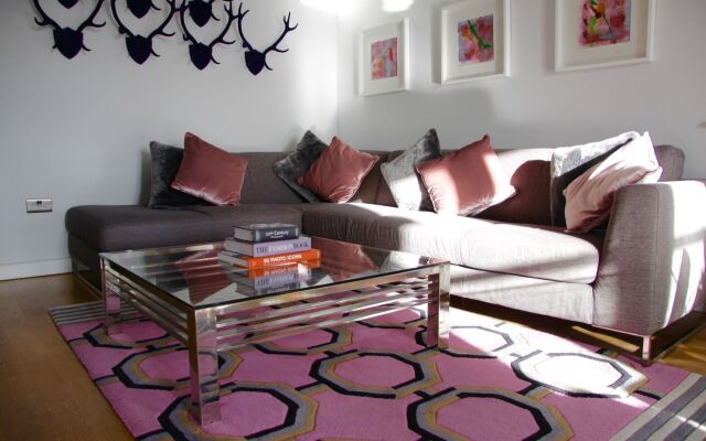 Lux Living Apartments - Marino Place
