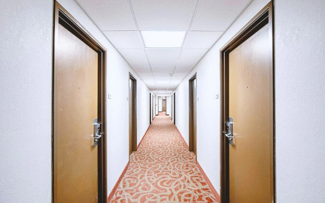 Norwood Inn & Suites Milwaukee