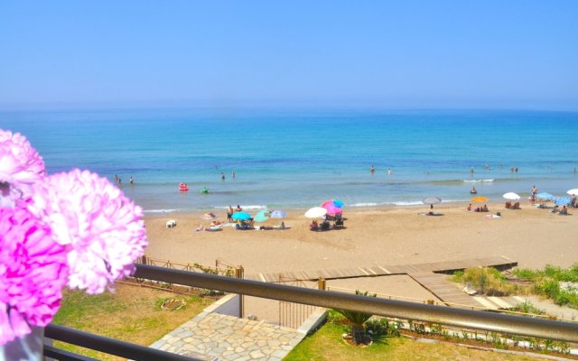 "beachfront 2-bed Luxury Suite - Agios Gordios, Corfu, Greece"