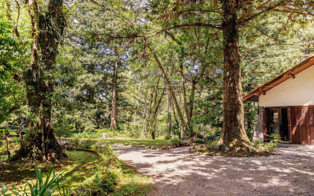 Chalet no Parque Privado Bem-te-vi 1 km do centro "