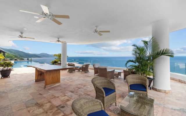 Blue Horizon Luxury Condo