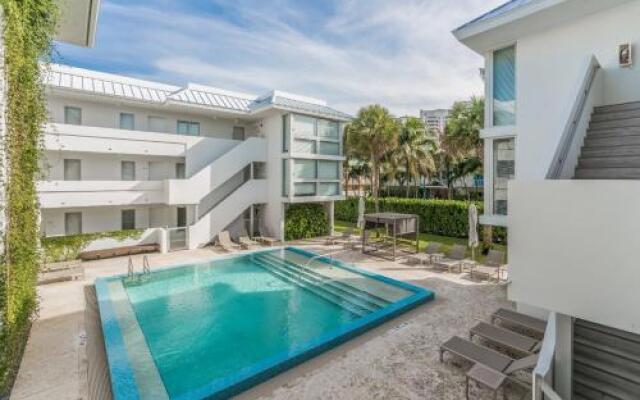 Beach Haus Key Biscayne Contemporary Apartments