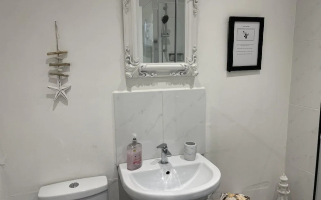 Rose Apartment 2-bed Town Centre Apartment in Ayr