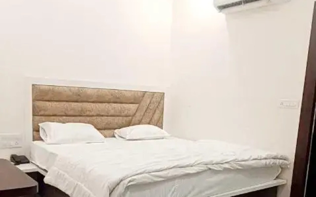OYO 701490 Hotel Sharma Ji Inn
