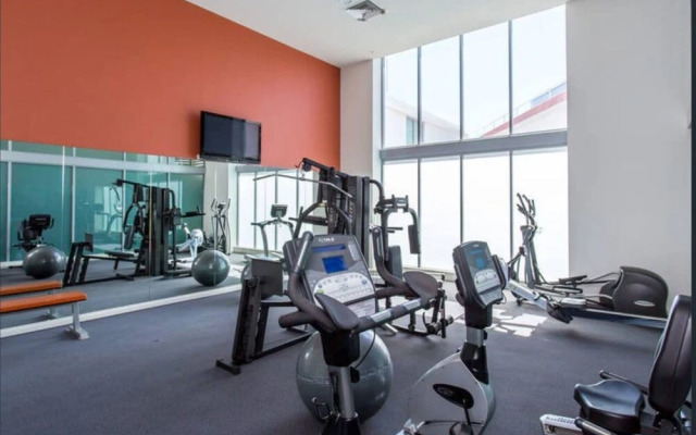 Beautiful 1 Bedroom Gold Coast Retreat With Free Parking