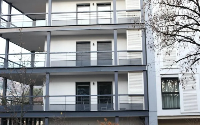 Le Theuriet - 5 Minutes From the Lake