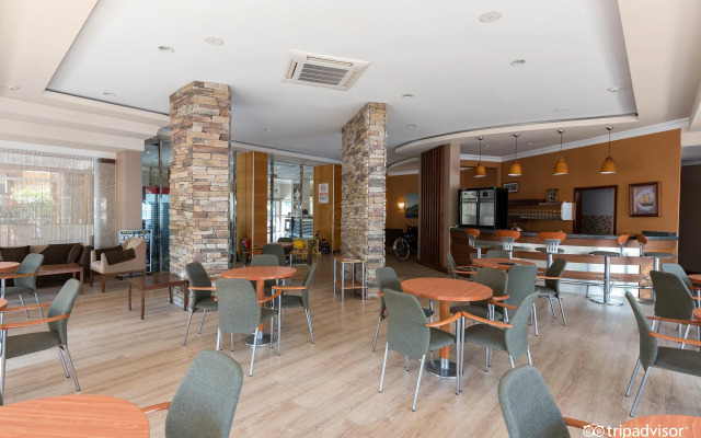 Riviera Hotel & Spa